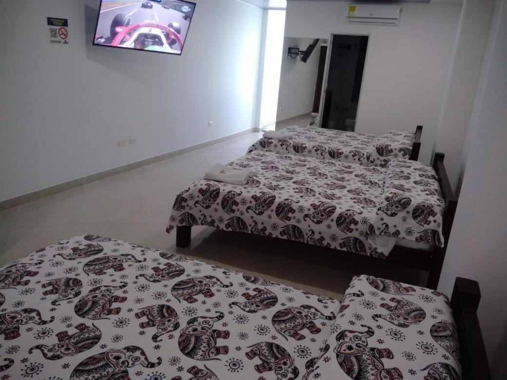 Hotel Tania Caucasia 外观 照片