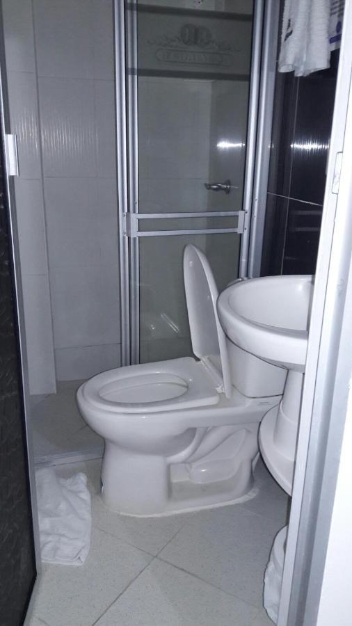 Hotel Tania Caucasia 外观 照片